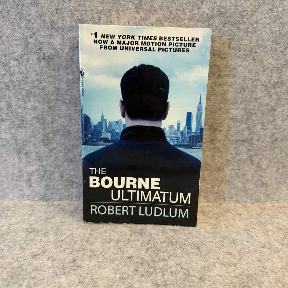 The Bourne Ultimatum by Robert Ludlum - Paperback - Good